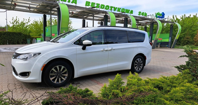 Chrysler Pacifica cena 99999 przebieg: 133000, rok produkcji 2020 z Warszawa małe 704